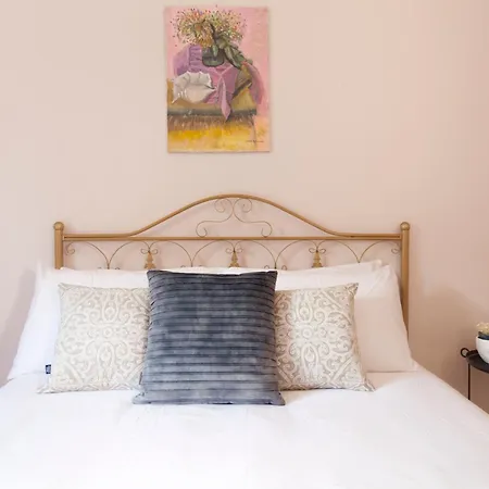 Bsisters Guest house *